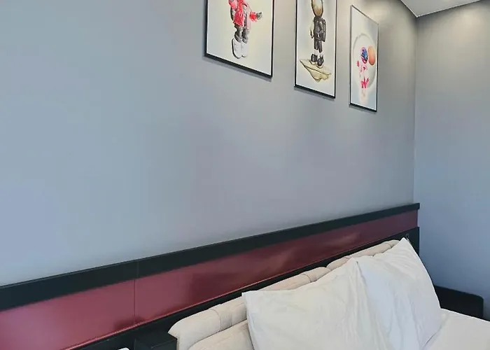 C-redhome Apartment *