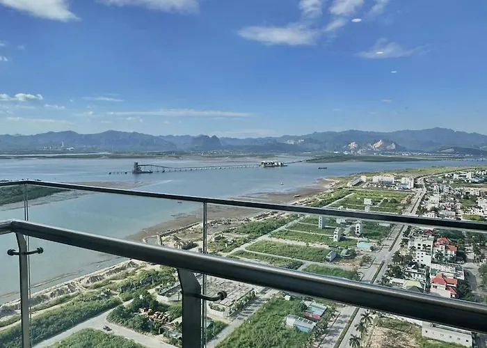 C-redhome * Ha Long